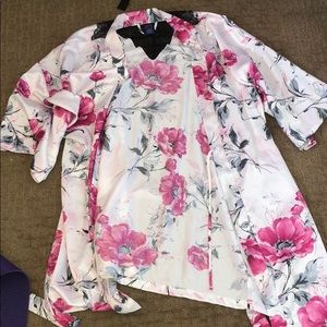 Floral kimono robe